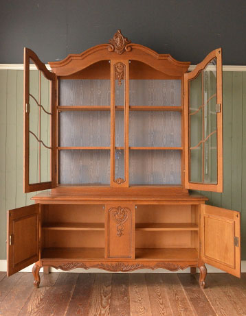 j-824-f アンティークのキャビネット