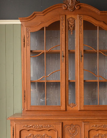 j-824-f アンティークのキャビネット