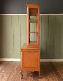 j-824-f アンティークのキャビネット