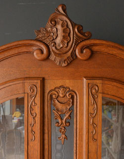 j-824-f アンティークのキャビネット