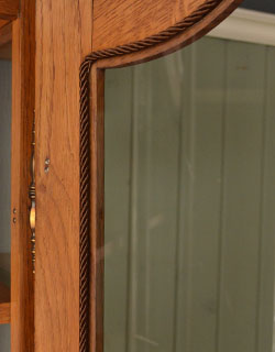 j-824-f アンティークのキャビネット