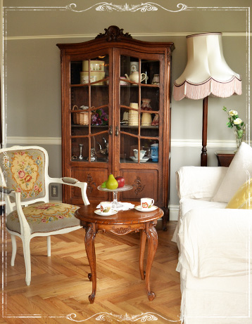 j-850-f-1 アンティークブックケースのリビング