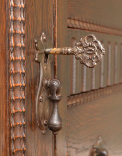 j-851-f アンティークミラーバックサイドボードの鍵穴