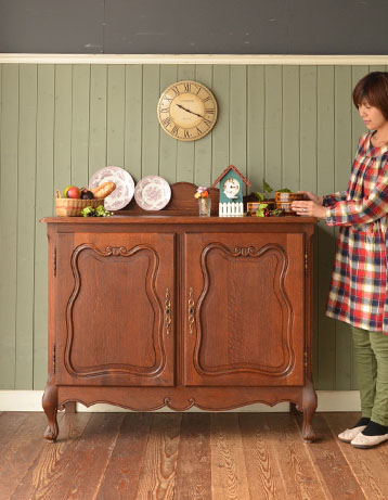 j-886-f アンティークのキャビネット