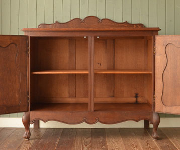 j-886-f アンティークのキャビネット