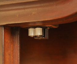 j-901-f アンティークウォールキャビネットのローラーキャッチャー