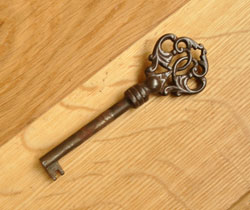 j-901-f アンティークウォールキャビネットの鍵