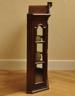 j-901-f アンティークウォールキャビネットの横から