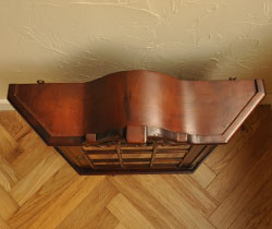 j-901-f アンティークウォールキャビネットの上から