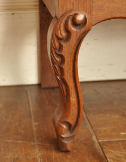 j-929-f アンティークナイトテーブルの脚