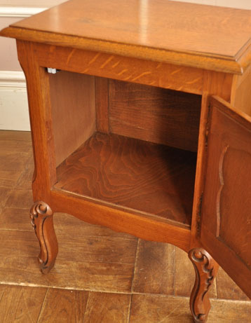 j-929-f アンティークナイトテーブルのオープン時