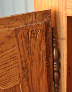 j-934-f アンティークナイトテーブルのマーキング