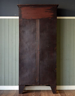 j-945-f アンティークワードローブのモデル入り