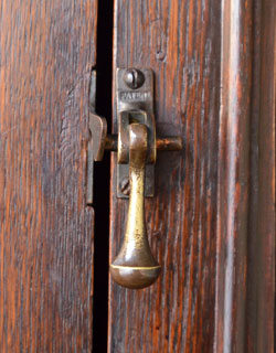 j-945-f アンティークワードローブのモデル入り