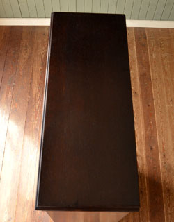 j-946-f アンティークブックケースの上から