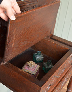 j-954-f アンティークホールスタンドの箱内