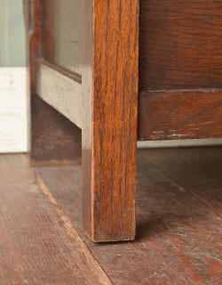 ロイドルームボックス　アンティーク家具　玄関で使えるアンティーク英国家具、ベンチも付いたホールスタンド。メンテナンスされた脚がしっかり支えてくれます。(j-955-f-1)