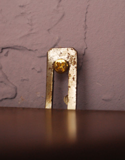 j-967-f アンティークウォールキャビネットのネジ穴