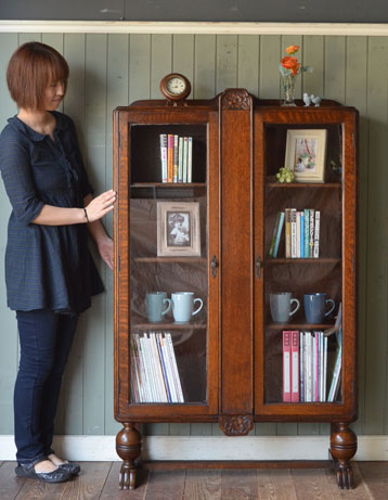 j-970-f アンティークブックケースのモデル入り