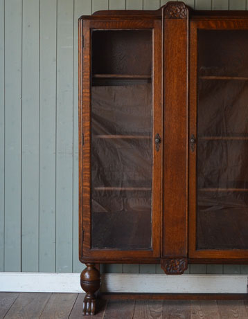 j-970-f アンティークブックケースのアップ