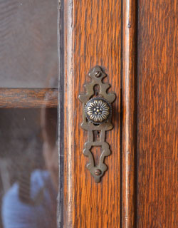 j-970-f アンティークブックケースの取っ手