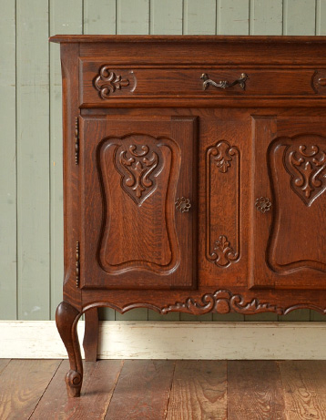 j-971-f アンティークサイドキャビネットのアップ