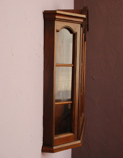 j-984-f アンティークウォールキャビネットの横