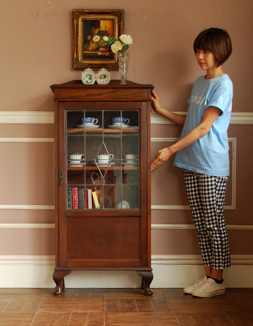 j-987-f アンティークブックケースのモデル入り