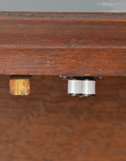 j-991-f アンティークブックビューロー（本棚兼デスク）のローラーキャッチャー