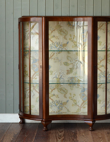 j-993-f アンティークガラスキャビネットのアップ