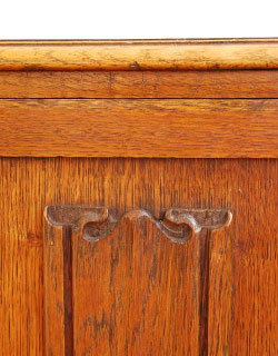 j-996-f アンティークナイトテーブルの彫り