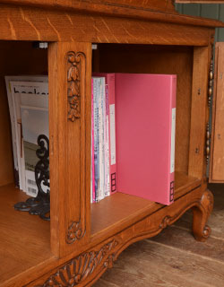 j-998-f アンティークガラスキャビネットの収納