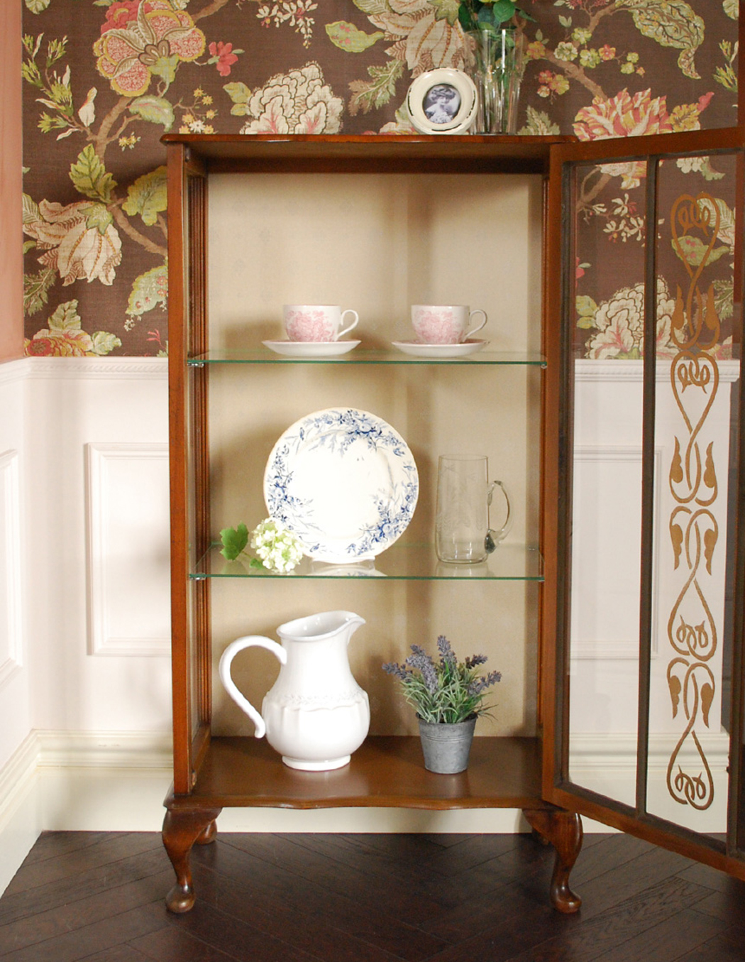 k-1049-f アンティークガラスキャビネットのオープン時