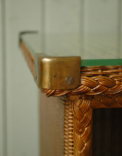 心やすらぐ癒しの空間をあなたに･･･定番ゴールドのロイドルーム テーブル