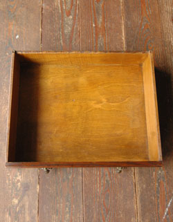 上品でシンプルな佇まいが魅力的な
アンティーク ビューロー