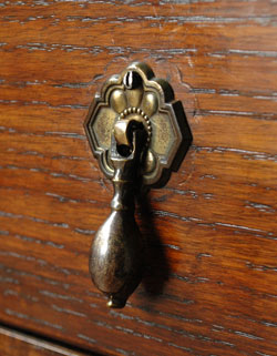 上品でシンプルな佇まいが魅力的な
アンティーク ビューロー