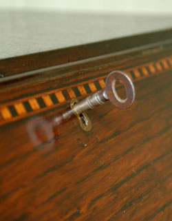 上品でシンプルな佇まいが魅力的な
アンティーク ビューロー