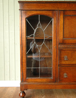 本棚と机。両方欲しい人のためのアンティークブックケース