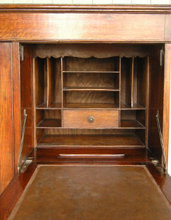 本棚と机。両方欲しい人のためのアンティークブックケース