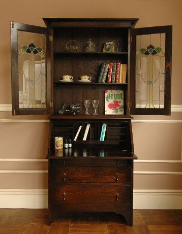 本棚と机。両方欲しい人のためのビューローブックケース