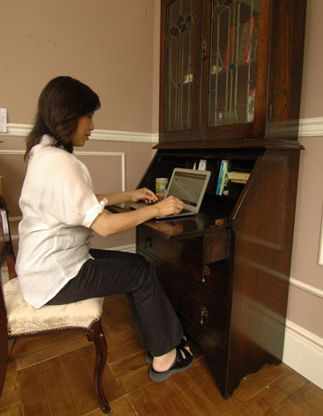 本棚と机。両方欲しい人のためのビューローブックケース