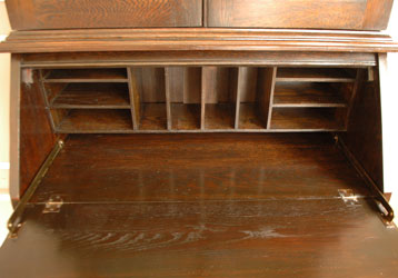 本棚と机。両方欲しい人のためのビューローブックケース