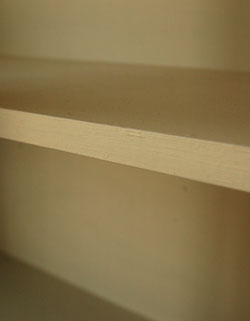 イギリスらしい大人びた美しさ。和室にも似合うアンティークの本棚