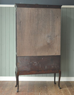 思わず一目ボレしてしまった美しさにうっとり。アンティーク　ガラス キャビネット