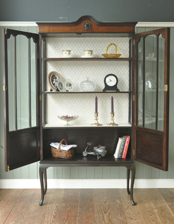 思わず一目ボレしてしまった美しさにうっとり。アンティーク　ガラス キャビネット