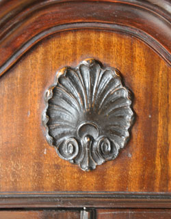 思わず一目ボレしてしまった美しさにうっとり。アンティーク　ガラス キャビネット