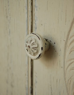 今日からコーナーが主役になる可愛いアンティーク コーナー キャビネット