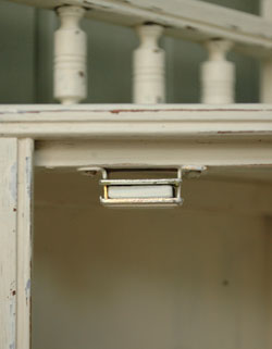 今日からコーナーが主役になる可愛いアンティーク コーナー キャビネット