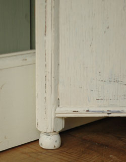 今日からコーナーが主役になる可愛いアンティーク コーナー キャビネット