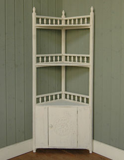 今日からコーナーが主役になる可愛いアンティーク コーナー キャビネット